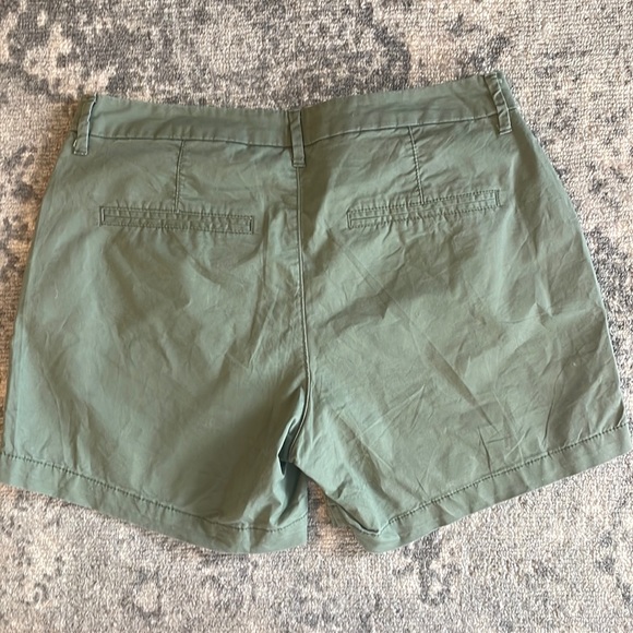 Old Navy Everyday Shorts in Green, women’s size 8. - Picture 3 of 5